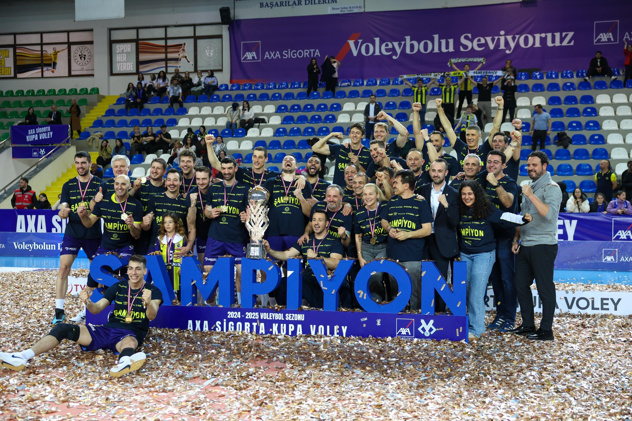 ŞAMPİYON FENERBAHÇE!