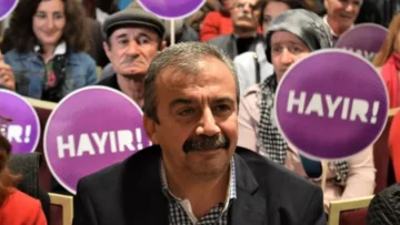 Son Dakika: Sırrı Süreyya Önder Yoğun Bakımda… Hayati Tehlikesi Sürüyor