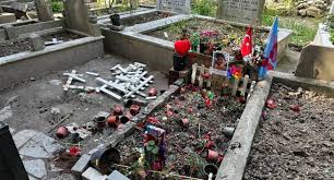 Son Dakika: Ahmet’in Mezarına Saldırı İnfial Yarattı, Davası Ertelendi