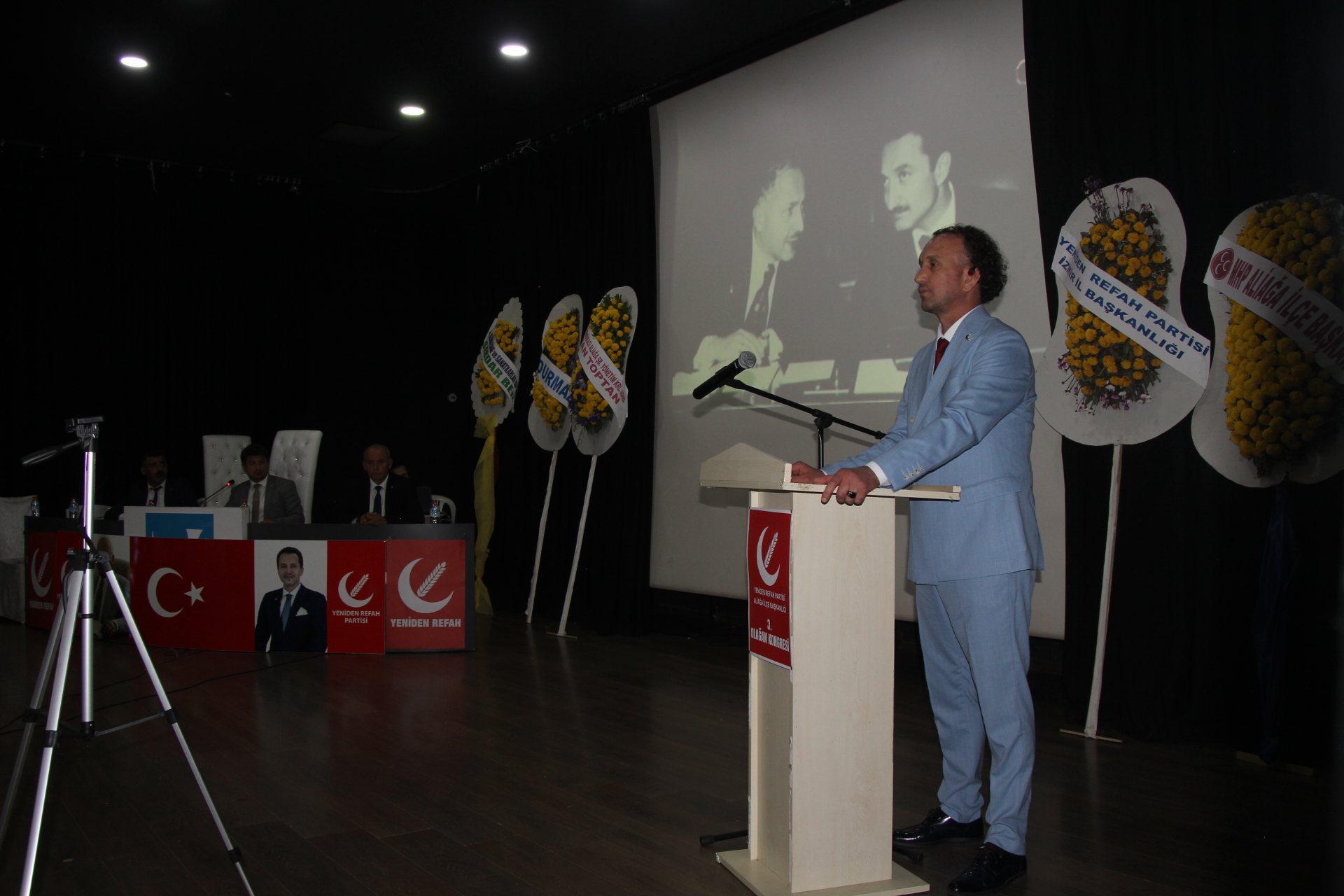 ALİAĞA’DA YENİDEN REFAH RÜZGARI ESTİ! HÜSEYİN ERYILMAZ YENİDEN BAŞKAN SEÇİLDİ