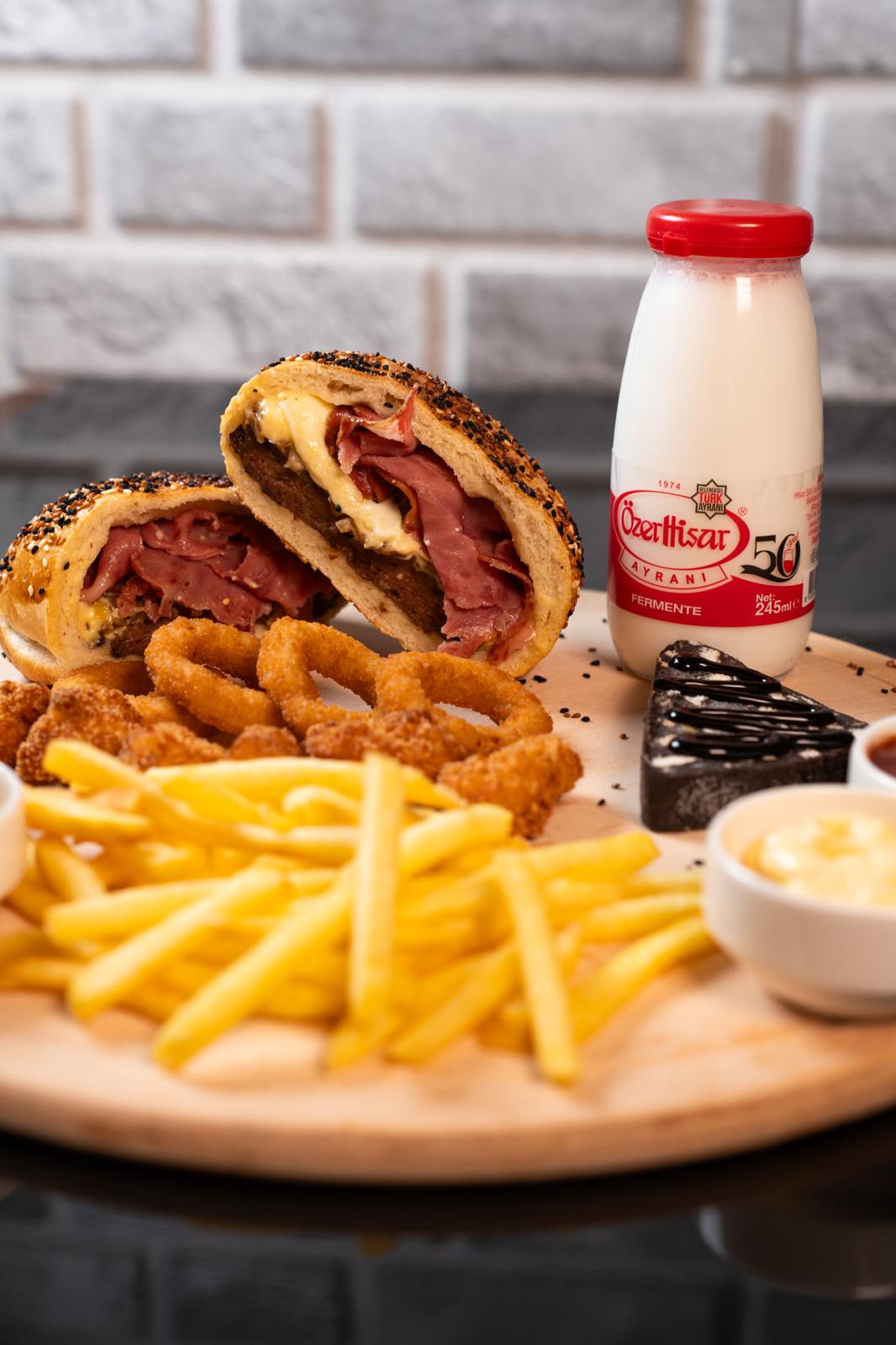 Kapalı Burger’le Tanışın: Lezzetin Sırrı Artık Saklı!